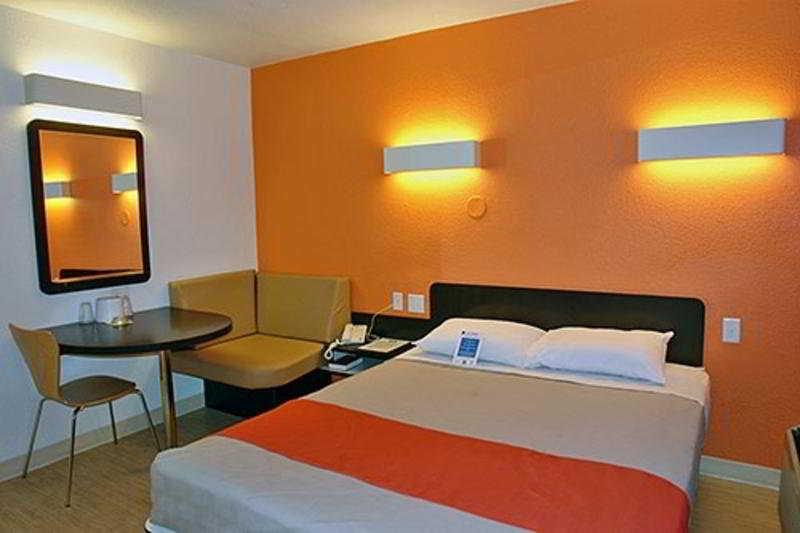 Motel 6 Boston South - Braintree Extérieur photo