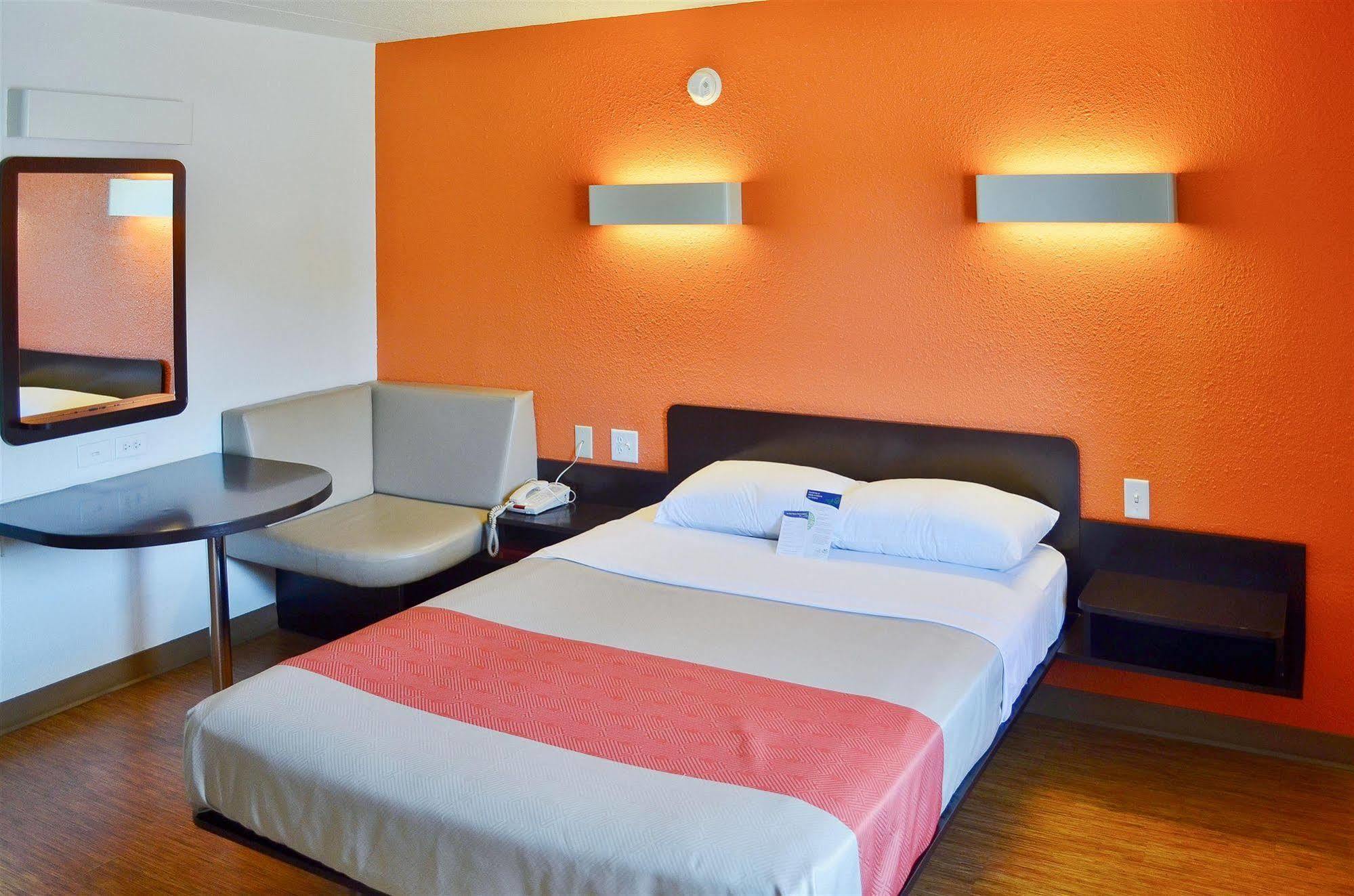 Motel 6 Boston South - Braintree Extérieur photo