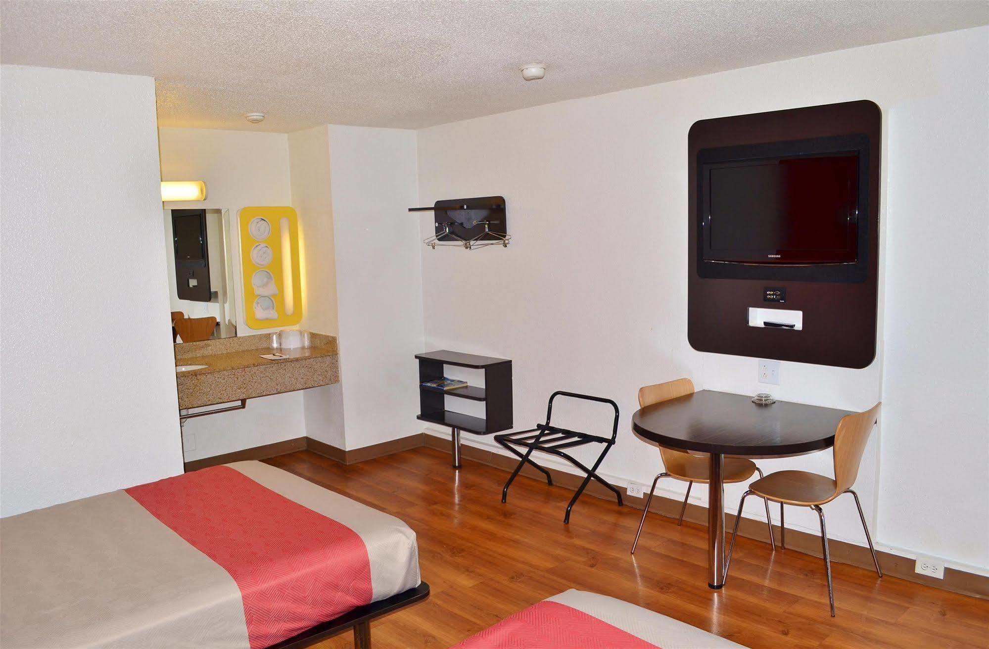 Motel 6 Boston South - Braintree Extérieur photo