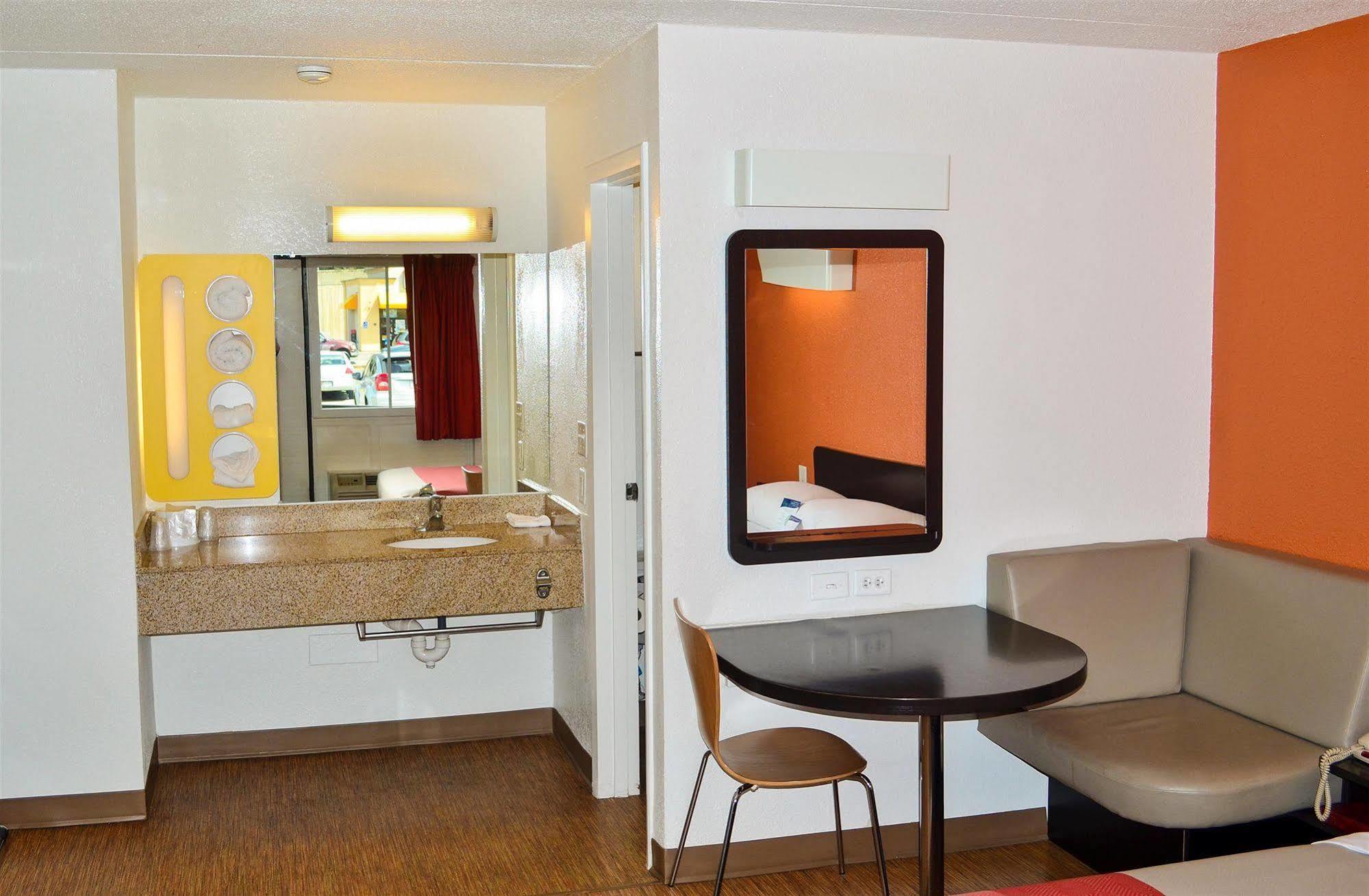 Motel 6 Boston South - Braintree Extérieur photo