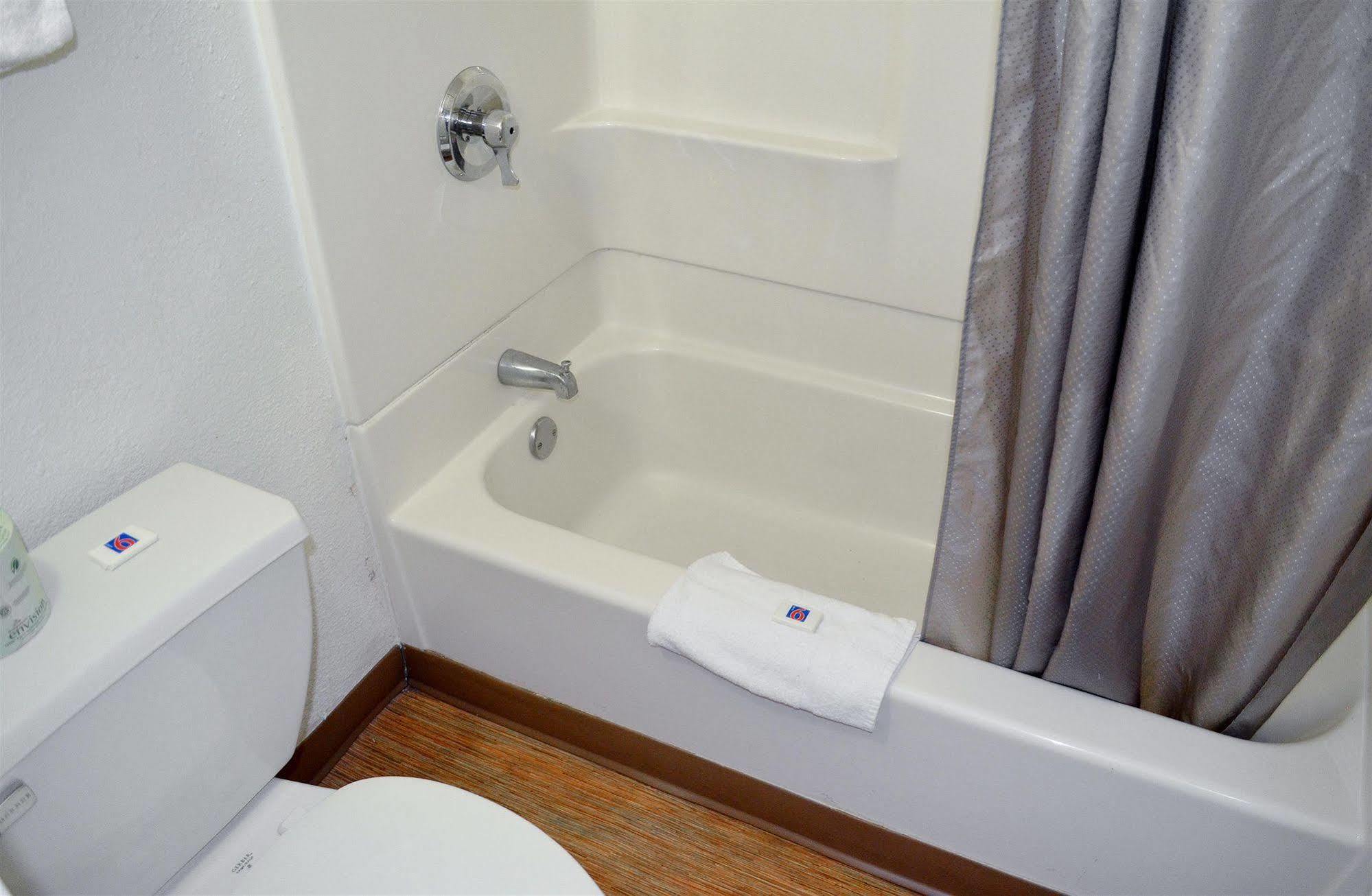 Motel 6 Boston South - Braintree Extérieur photo