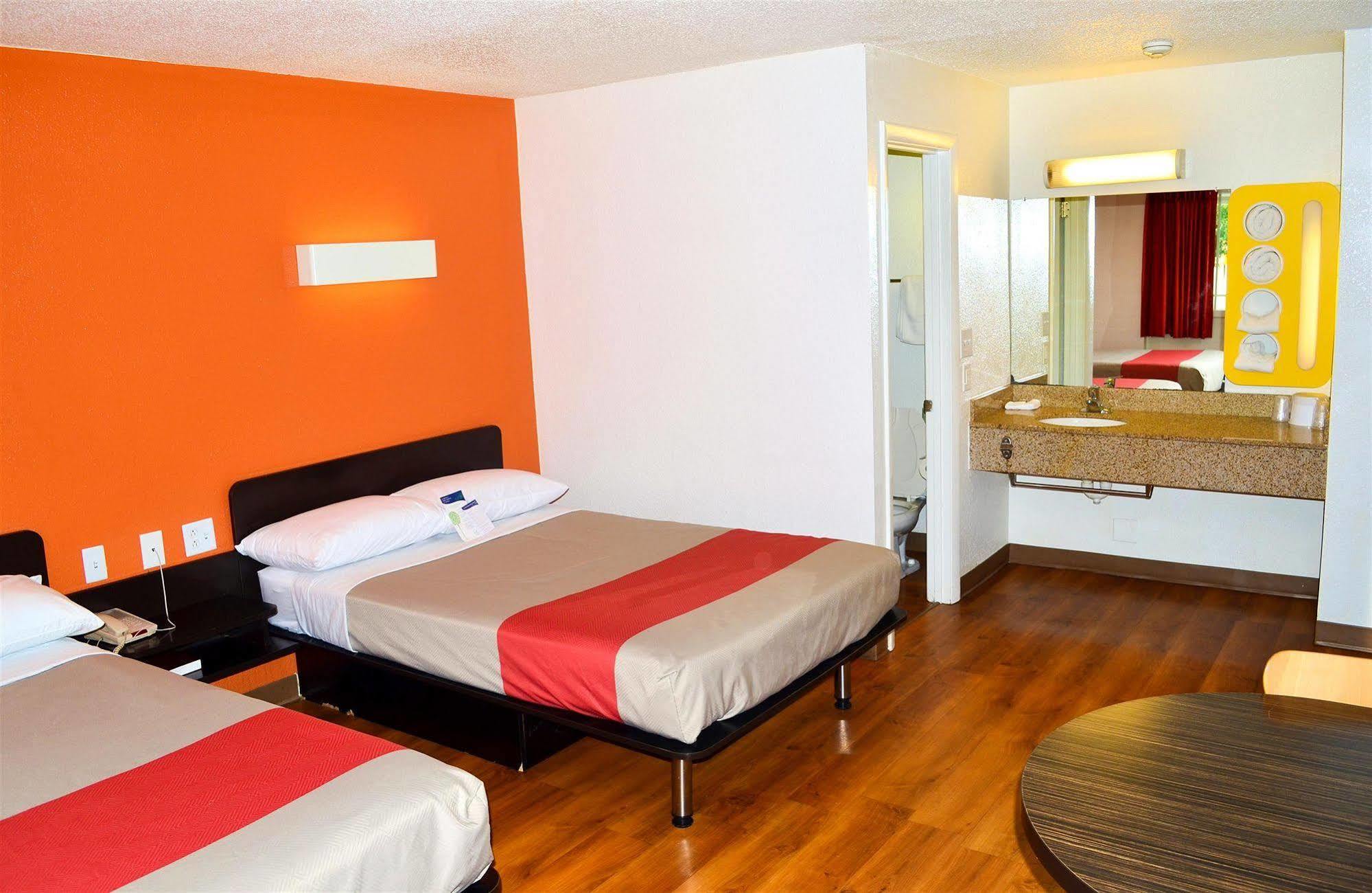 Motel 6 Boston South - Braintree Extérieur photo